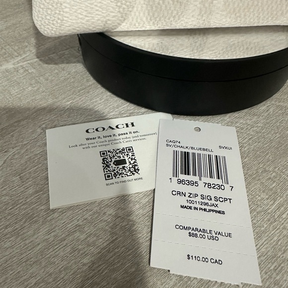 Coach White and Blue Wristlet - Picture 3 of 6